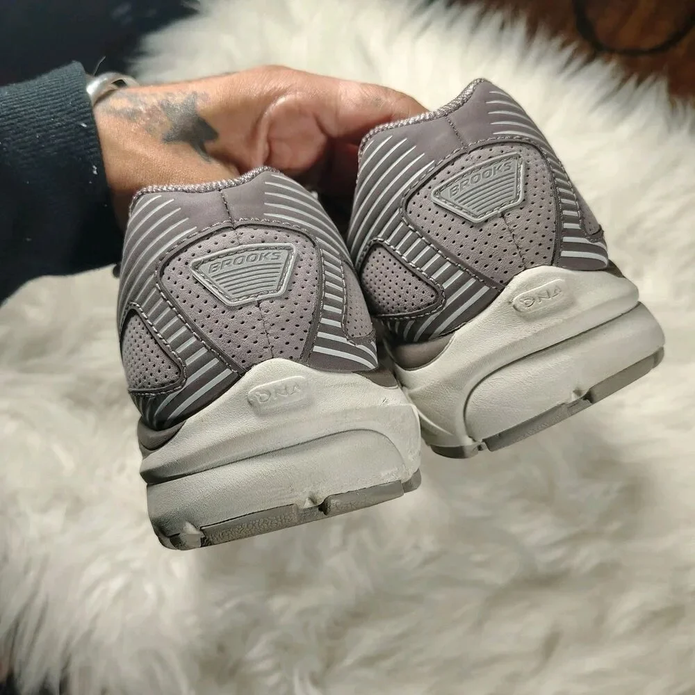 Brooks Women's Sz 8W (D) Addiction Walker WLK Gray Sneakers Shoes Walking